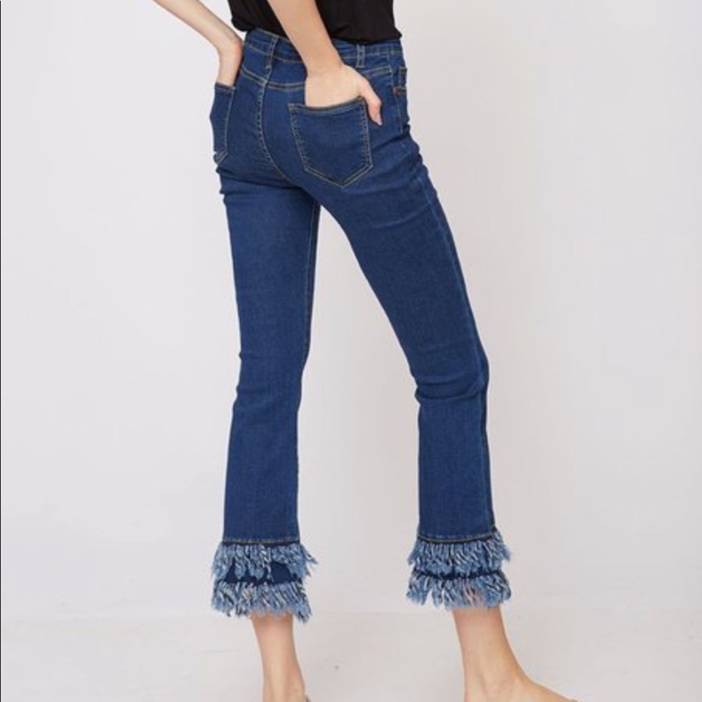 🌟SALE🌟Frayed Hem Capri - Picture 6 of 7